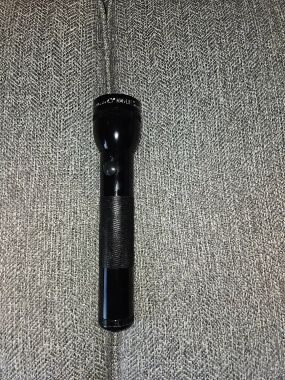 Maglite Flashlight Black 10 Inch Heavy Duty Aluminum 2 D Cell Batteries Mag-Lite